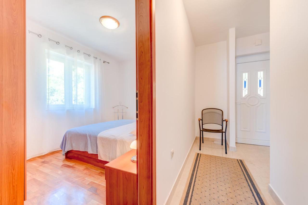 Apartmani Mirta Omis A Kültér fotó