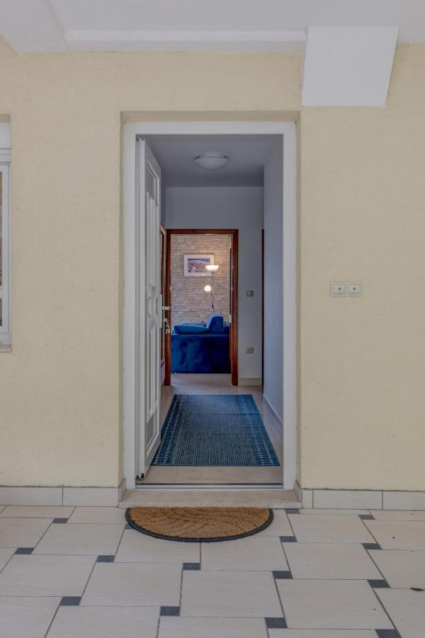 Apartmani Mirta Omis A Kültér fotó