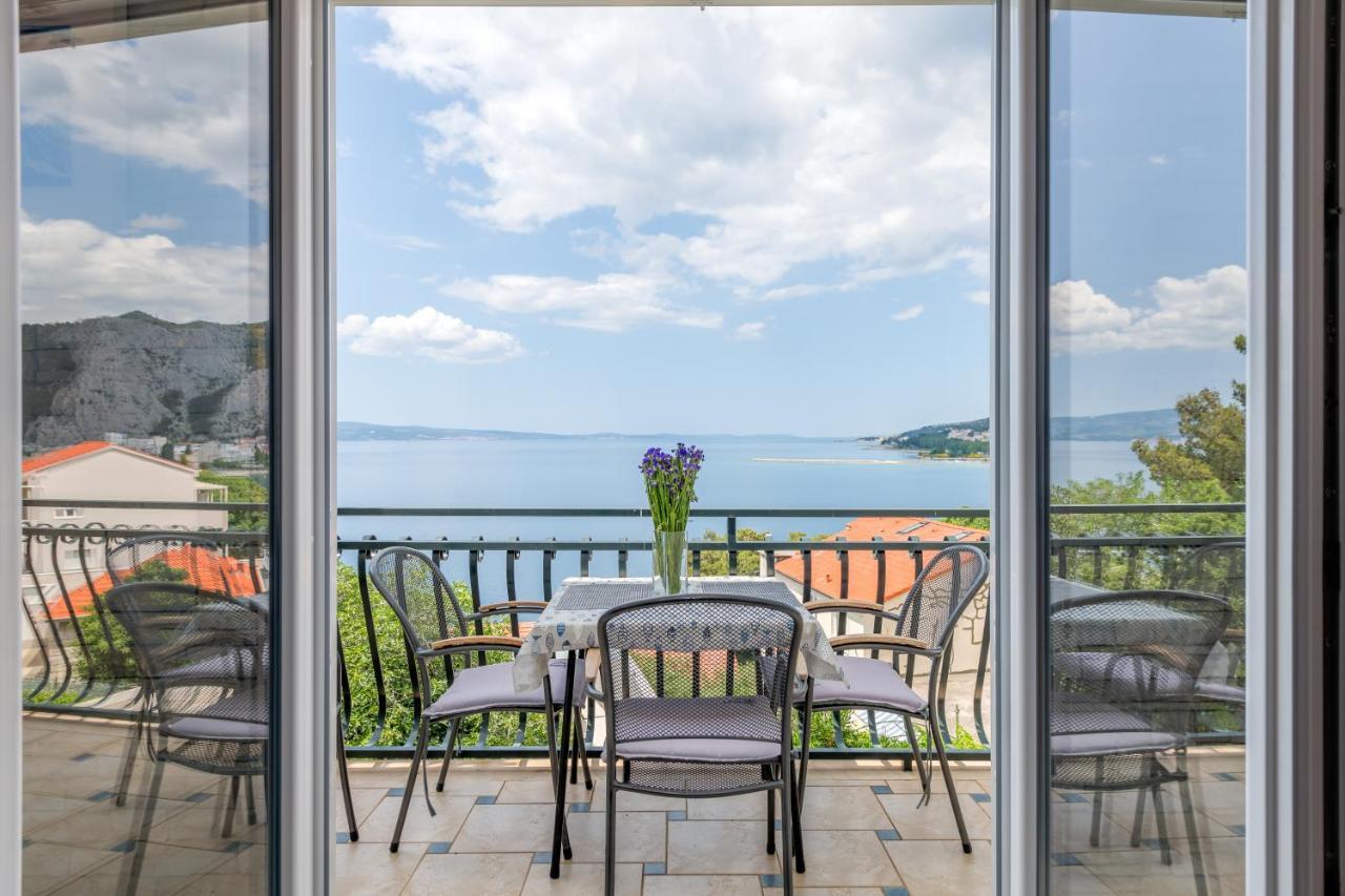 Apartmani Mirta Omis A Kültér fotó